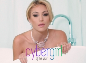 Кибердевушка года / Cybergirl of the Year (2018)